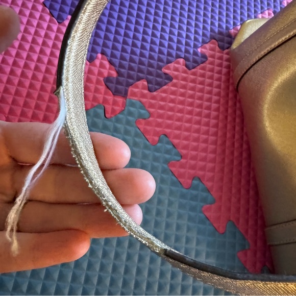 Micheal Kors gold large Bag - Picture 8 of 11